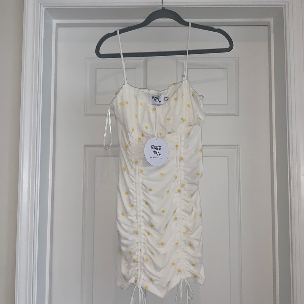 Princess Polly white flowered mini